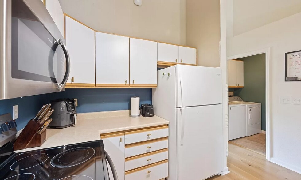 Building Photo - 3258 S Zeno Ct