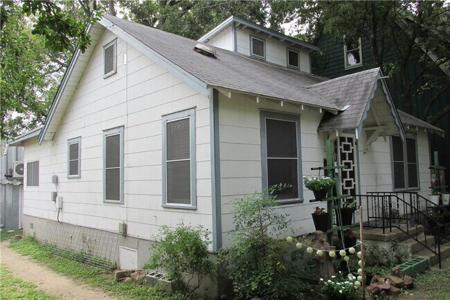 Building Photo - 4811 Red River St