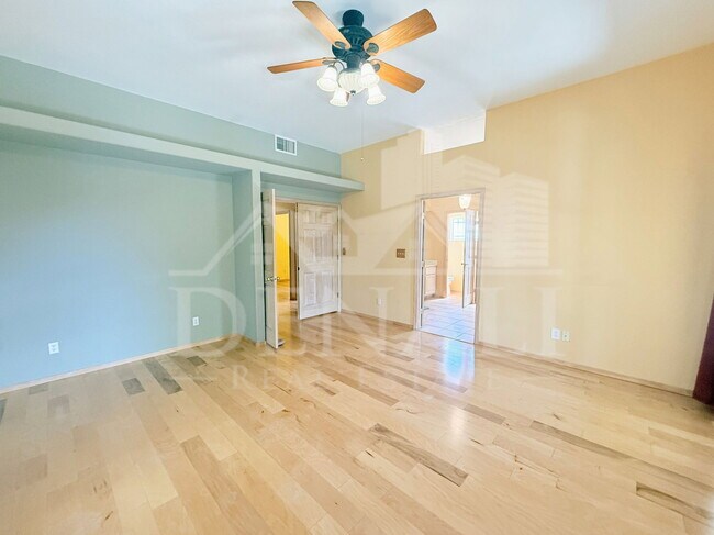 Building Photo - 1221 E Cholla St