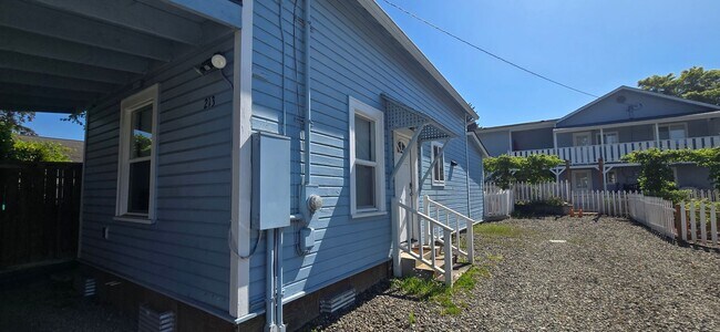 Building Photo - Furnished Listing-213 West 12th St., Port Angeles, WA 98362