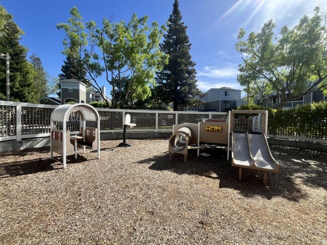 Building Photo - 2 Bedroom 2 bath Available in Sunnyvale, C...