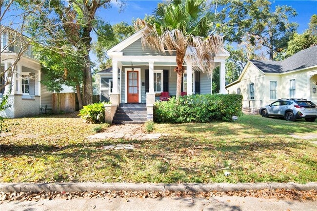 Building Photo - 112 Espejo St