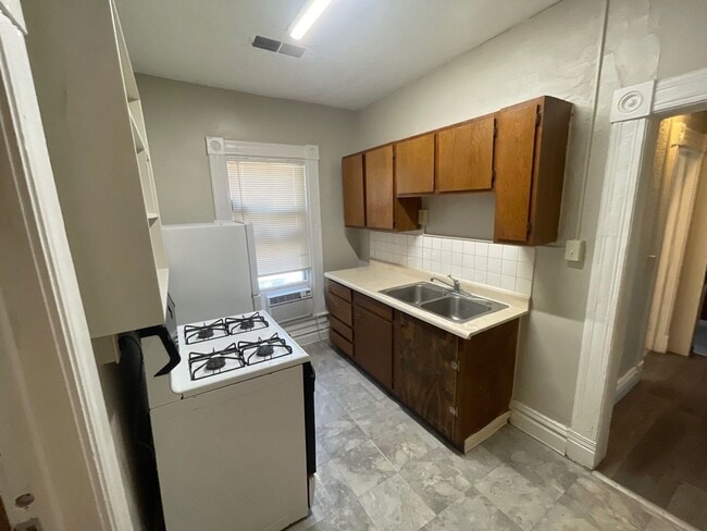 Building Photo - 318 N 17th St
