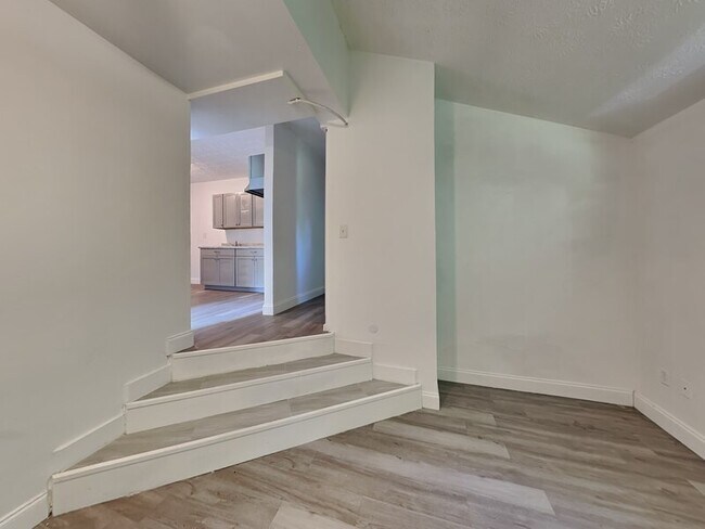 Building Photo - 7345 Linda Dr