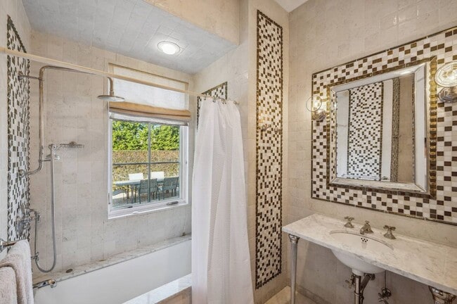 Building Photo - 110 Rose Hill Rd