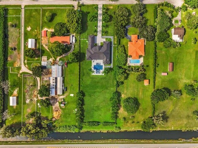 Building Photo - 6122 SW 173rd Way