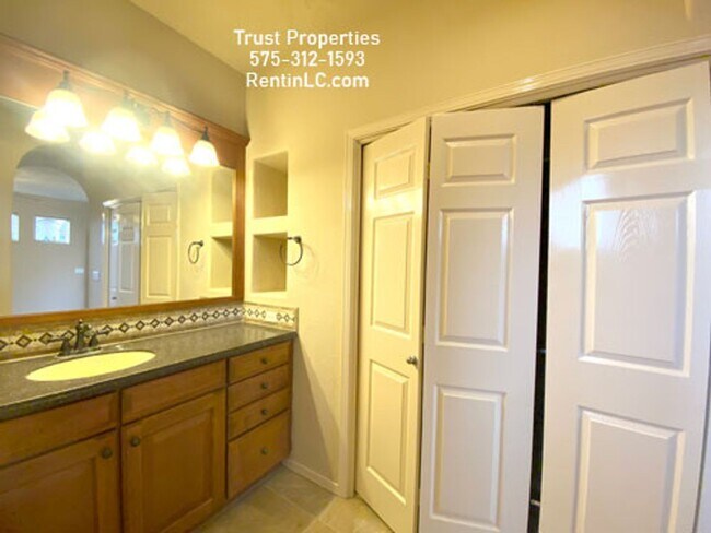 Building Photo - Stunning 4/4 in Sonoma Ranch