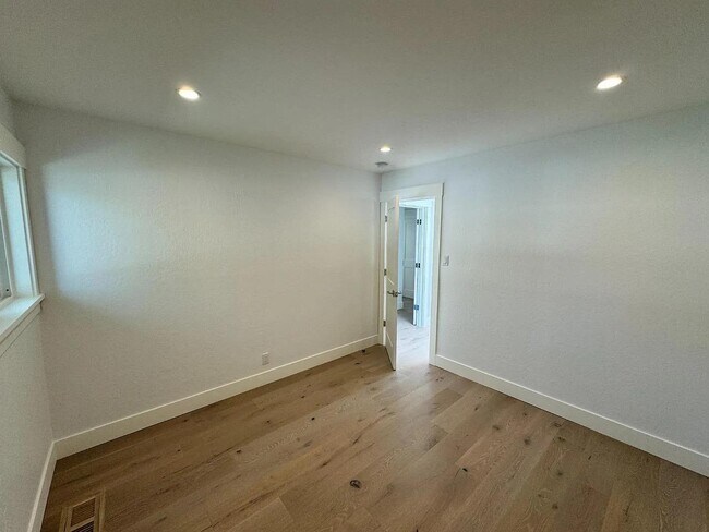 Building Photo - 500 Leahy St