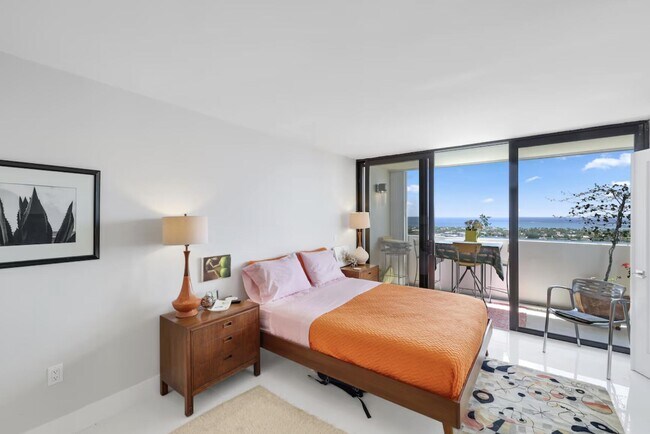 Building Photo - 5600 N Flagler Dr