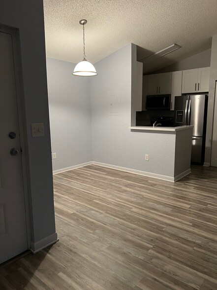 Building Photo - 2871 N Oakland Forest Dr