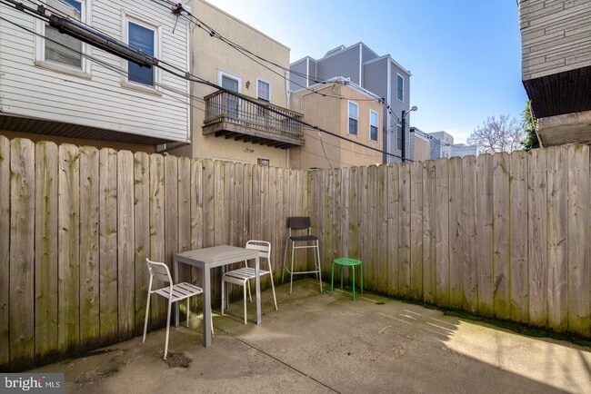 Building Photo - 1133 Dorrance St