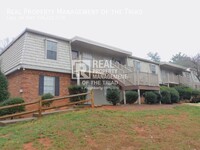 Building Photo - Move in Special! - Main level 2BR/1BA unit...