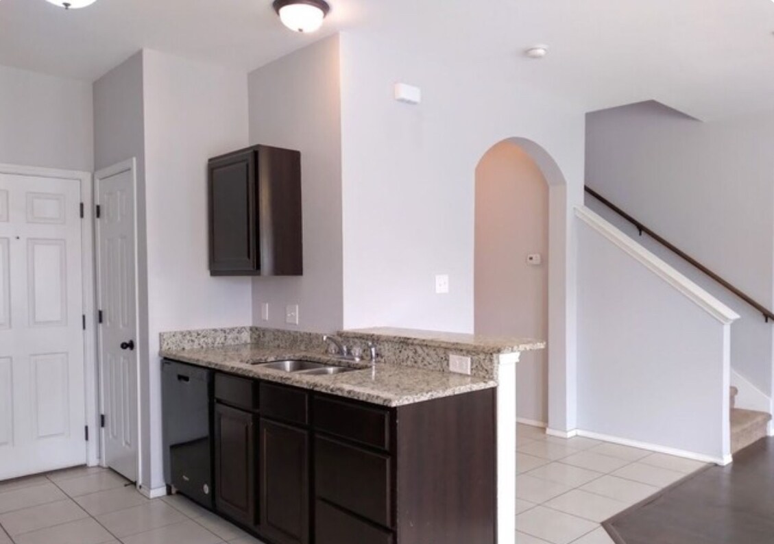 Building Photo - 8704 Vista de Nubes