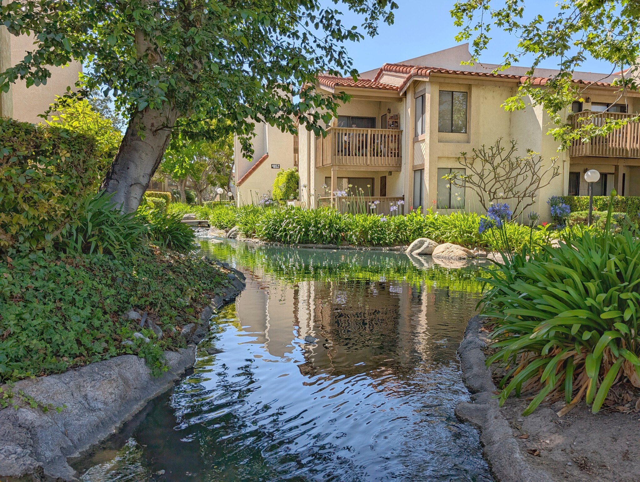 Building Photo - 4852 Cabana Dr