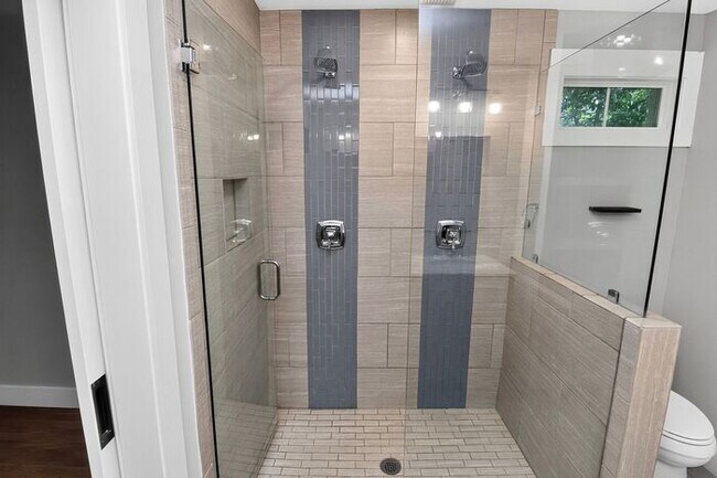 Building Photo - Charming 3BD/2BA Bungalow in Druid Hills!