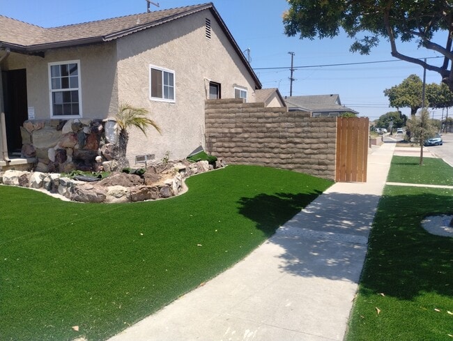 Building Photo - 21634 Linda Dr