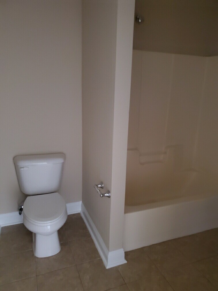 Upstairs full bathroom - 836 E Anderson St