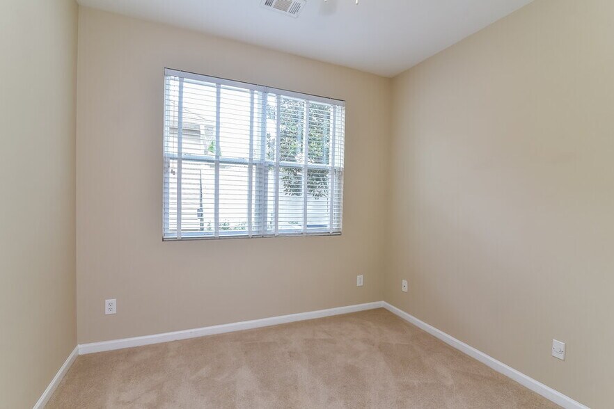 Building Photo - 3625 Roseman Landing