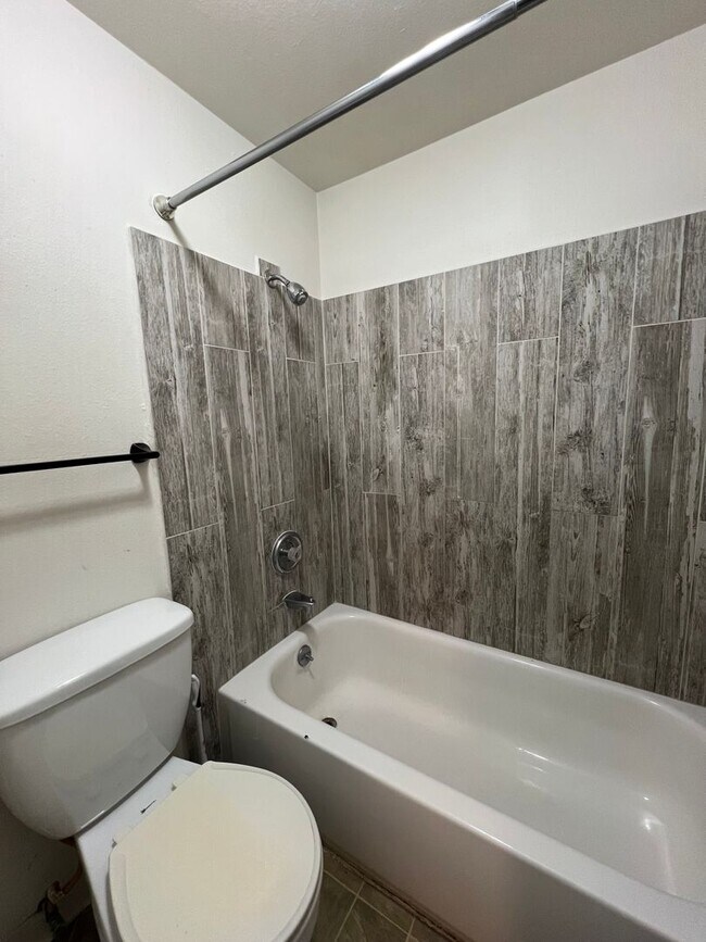 Building Photo - 1 Bedroom 1 Bathroom Apartment in East Denver