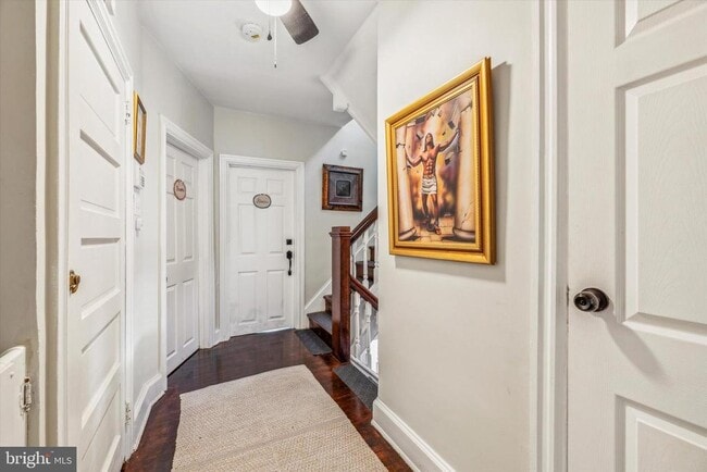 Building Photo - 505 W 19th St