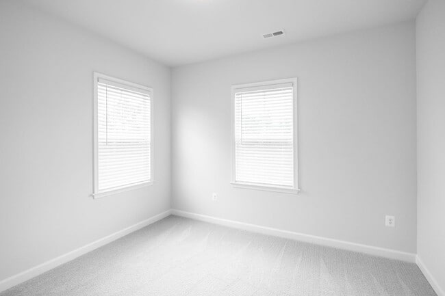 Building Photo - Beautiful 3 Bedroom Home on Corner Lot in ...