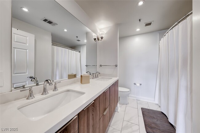 Building Photo - 150 S Las Vegas Blvd