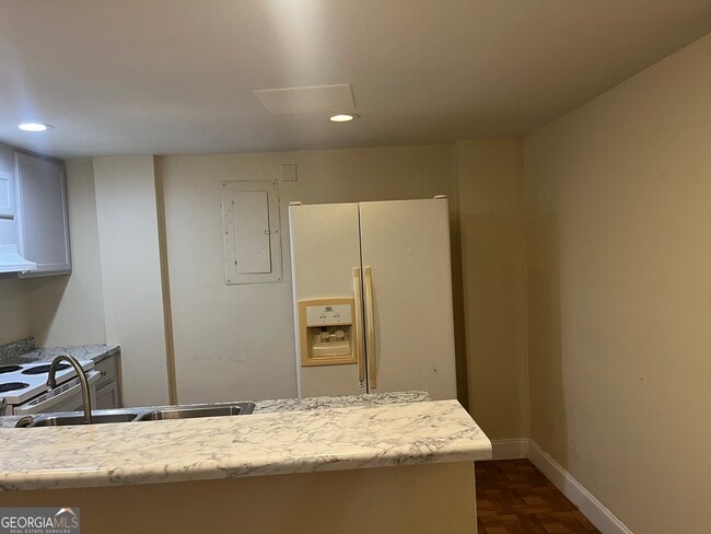 Building Photo - 416 Barbashela Dr