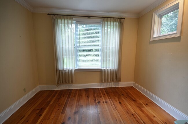 Building Photo - 2204 Altoona Dr