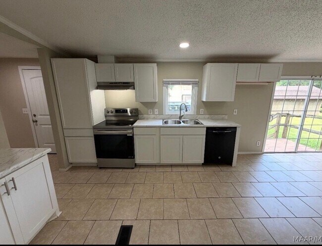 Building Photo - 124 Sevarge Ln