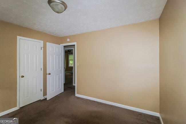 Building Photo - 225 Hollis Cir