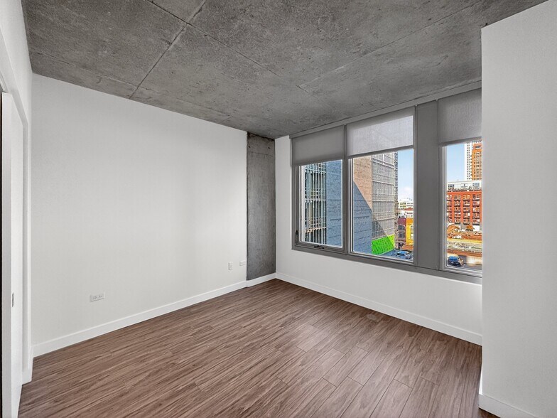 Building Photo - 167 N Desplaines St