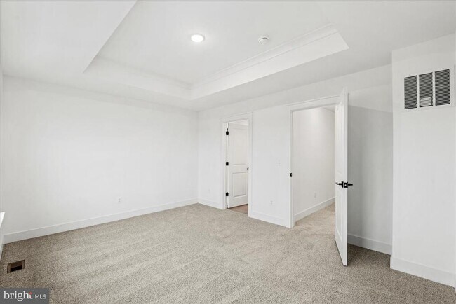 Building Photo - 9407 Pacific Elm St