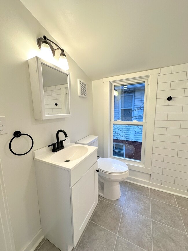 Building Photo - 1337 Methyl St