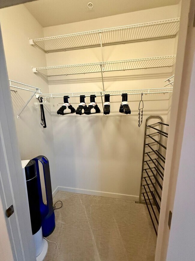 Building Photo - Ruby Condominiums - Eastlake