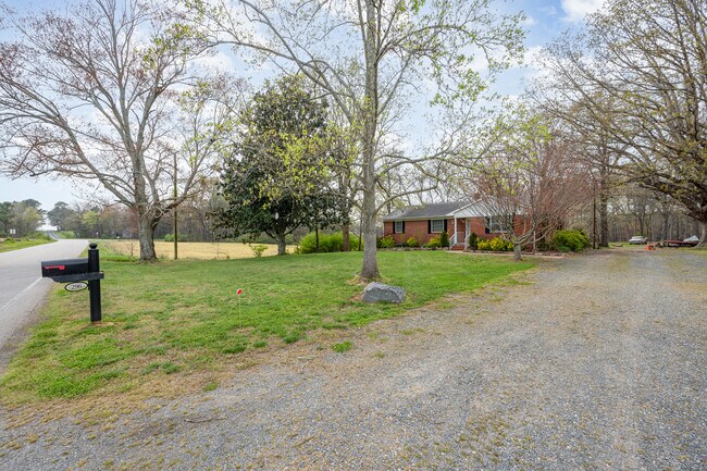 Building Photo - 296 Hopewell Church Rd
