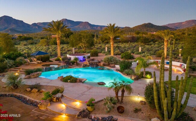 Building Photo - 5910 E Cielo Run S