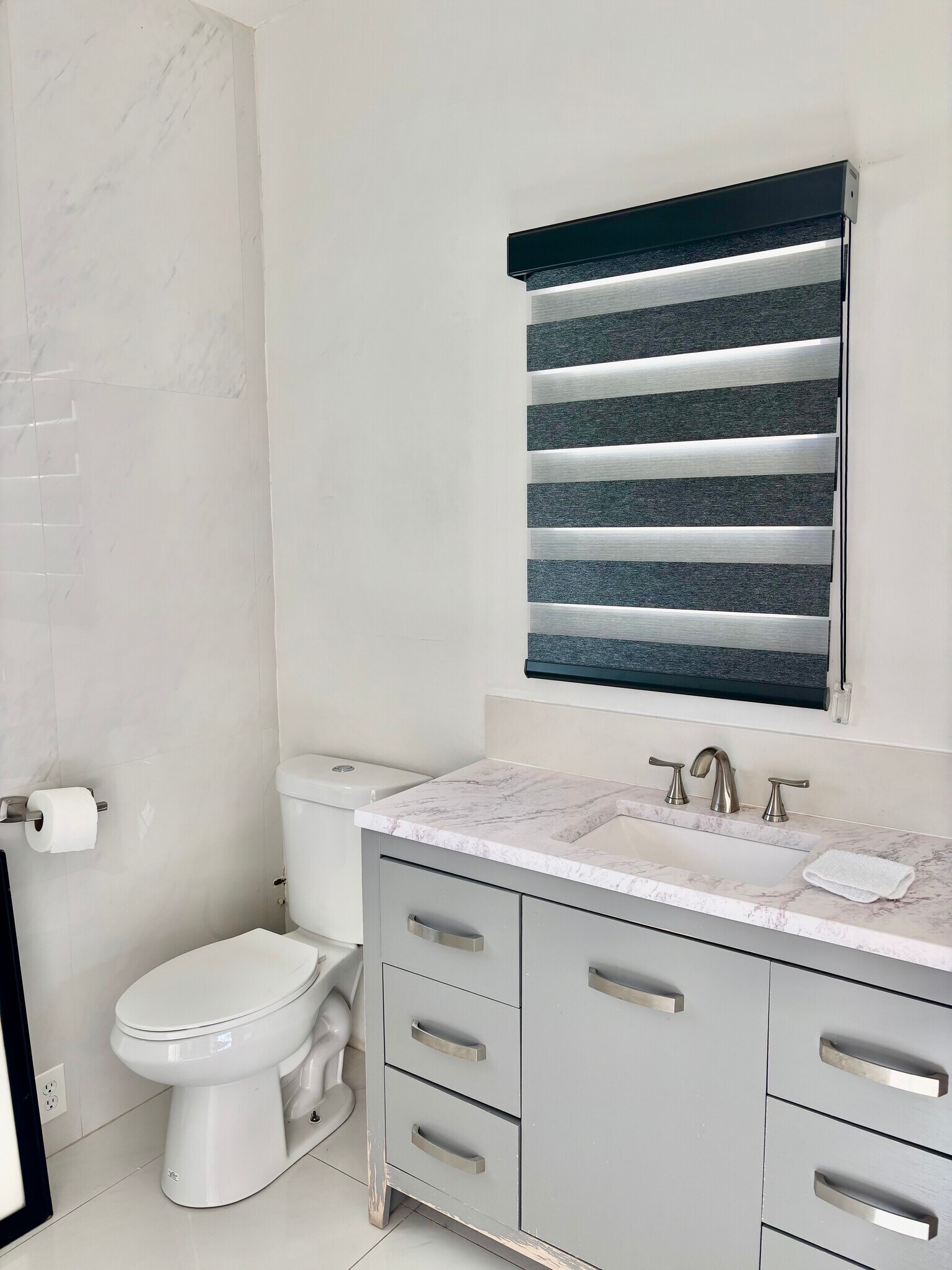 Private bathroom - 238 Lakeview Dr