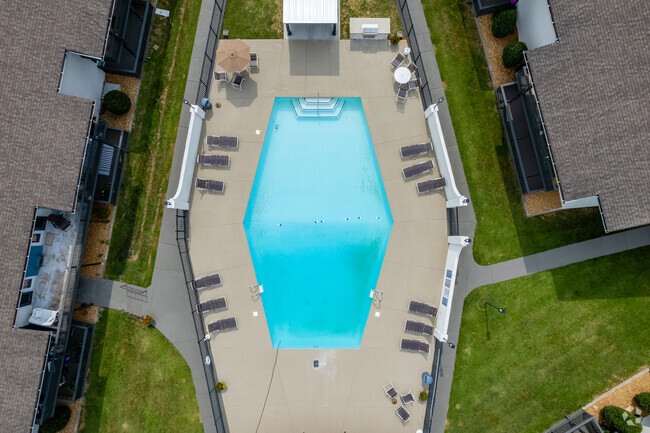 Pool - Fountains at Belle Meade