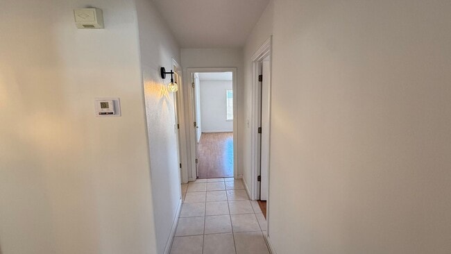 Building Photo - 3 Bedroom, 2.5 bath home in Desirable Fresno Neighborhood