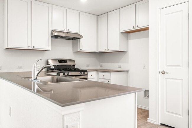 Building Photo - 10119 Ana Hts