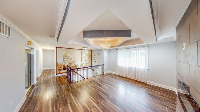 Building Photo - 5512 Hamilton Ave