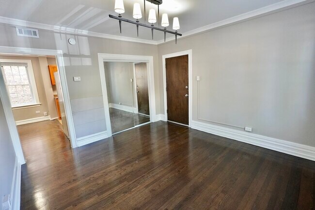 Building Photo - 6707 S Artesian Ave
