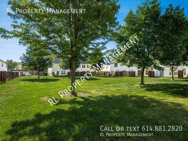 Building Photo - Spacious 3 bedroom 2.5 bathroom condo in W...