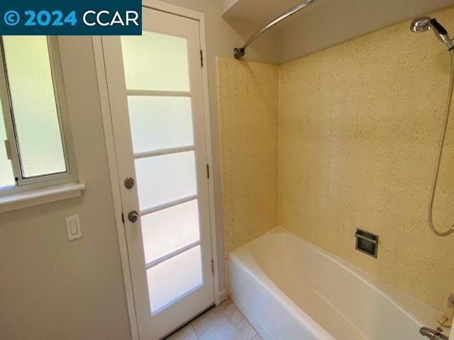 Building Photo - 612 Tahos Rd