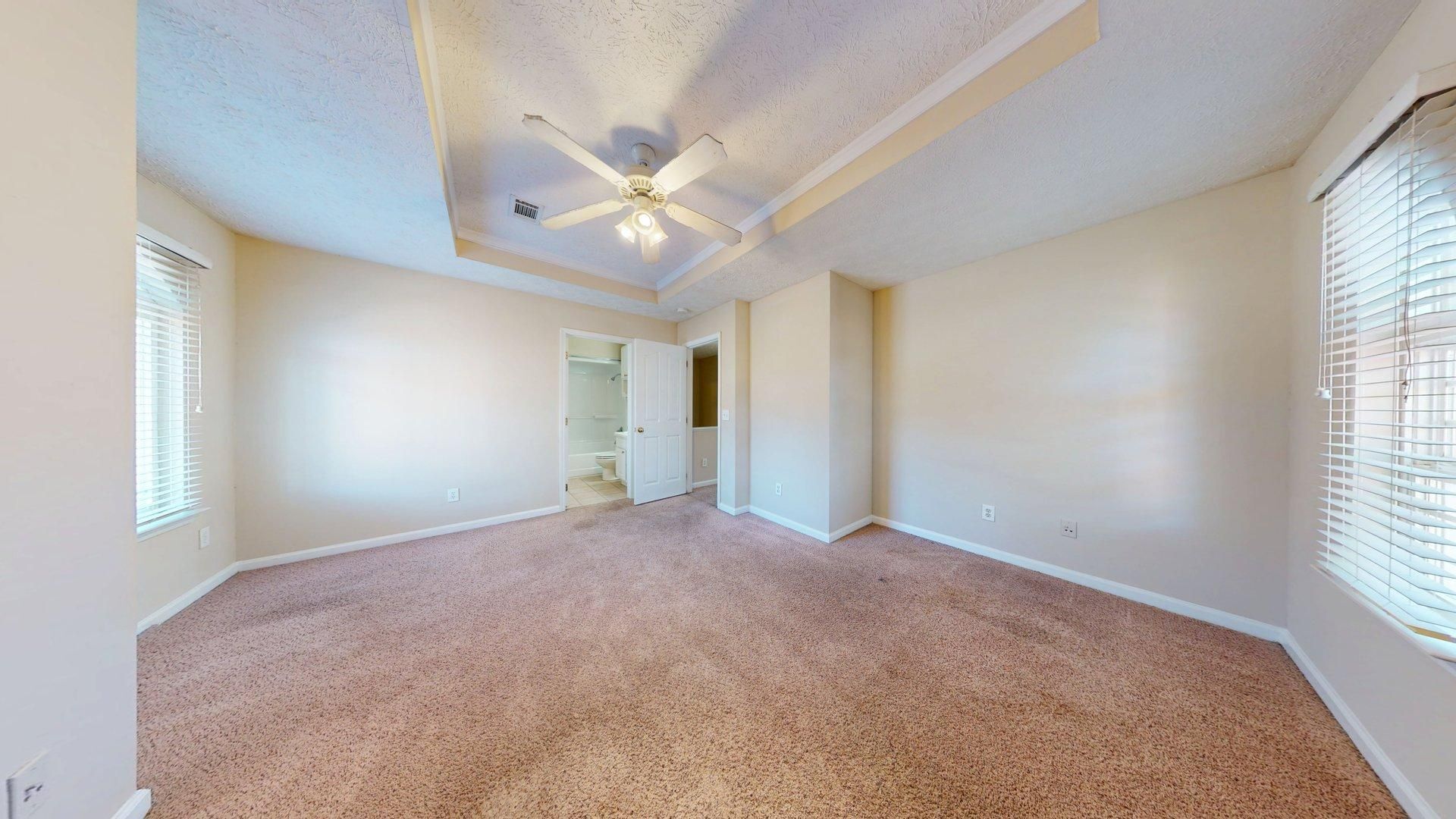 Building Photo - 3 Bedroom Unit at Ross Park