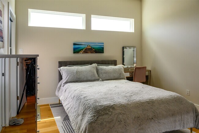 Building Photo - 4618 Nichols St