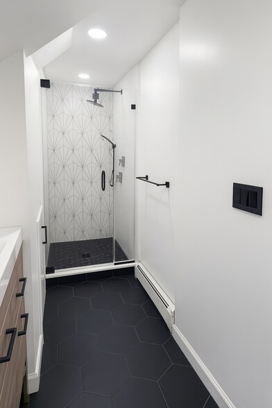 Bathroom - 304 E 31st St