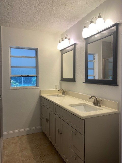 Building Photo - 1247 Cardinal Ln