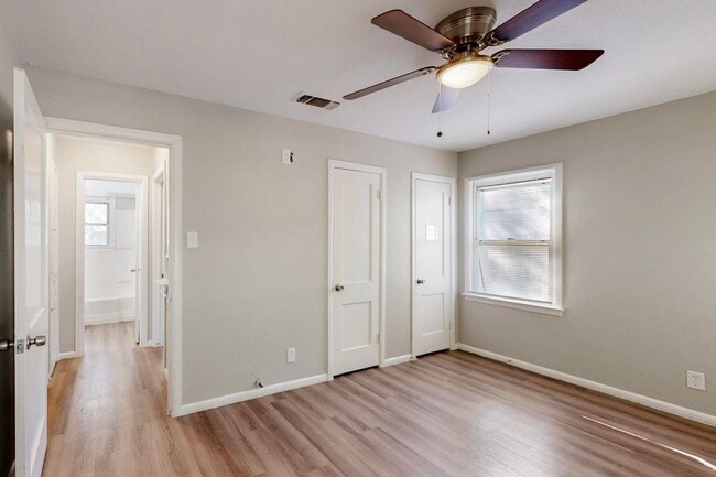 Building Photo - Charming 2-Bedroom Cottage with Big Backyard