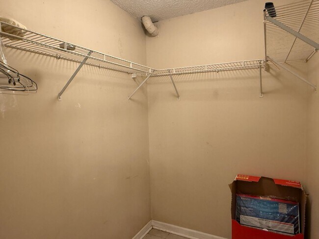 Building Photo - Beautiful Home behind ETSU and 5 minute drive to VAMC